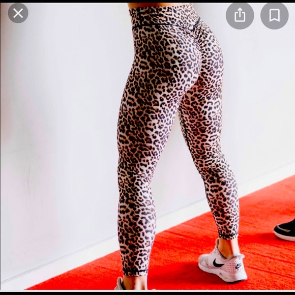 Zyia scrunch butt leopard leggings size 6-8 - Picture 1 of 5